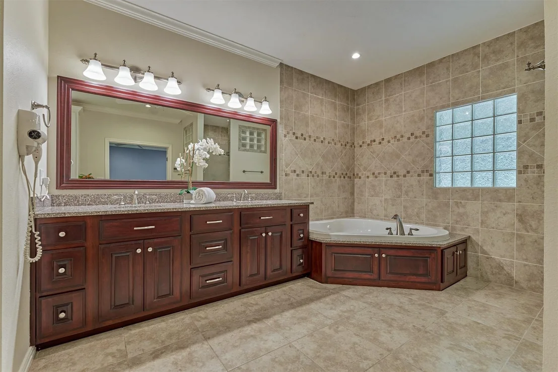 Photo of 11062 N Hidden Oaks