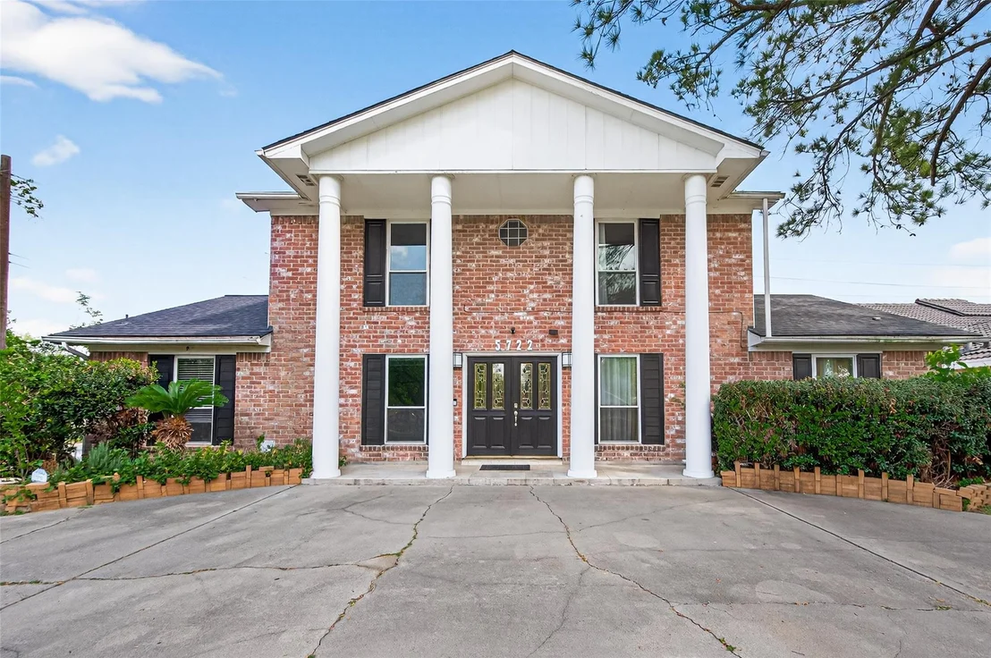 Photo of 5722 Arncliffe Drive