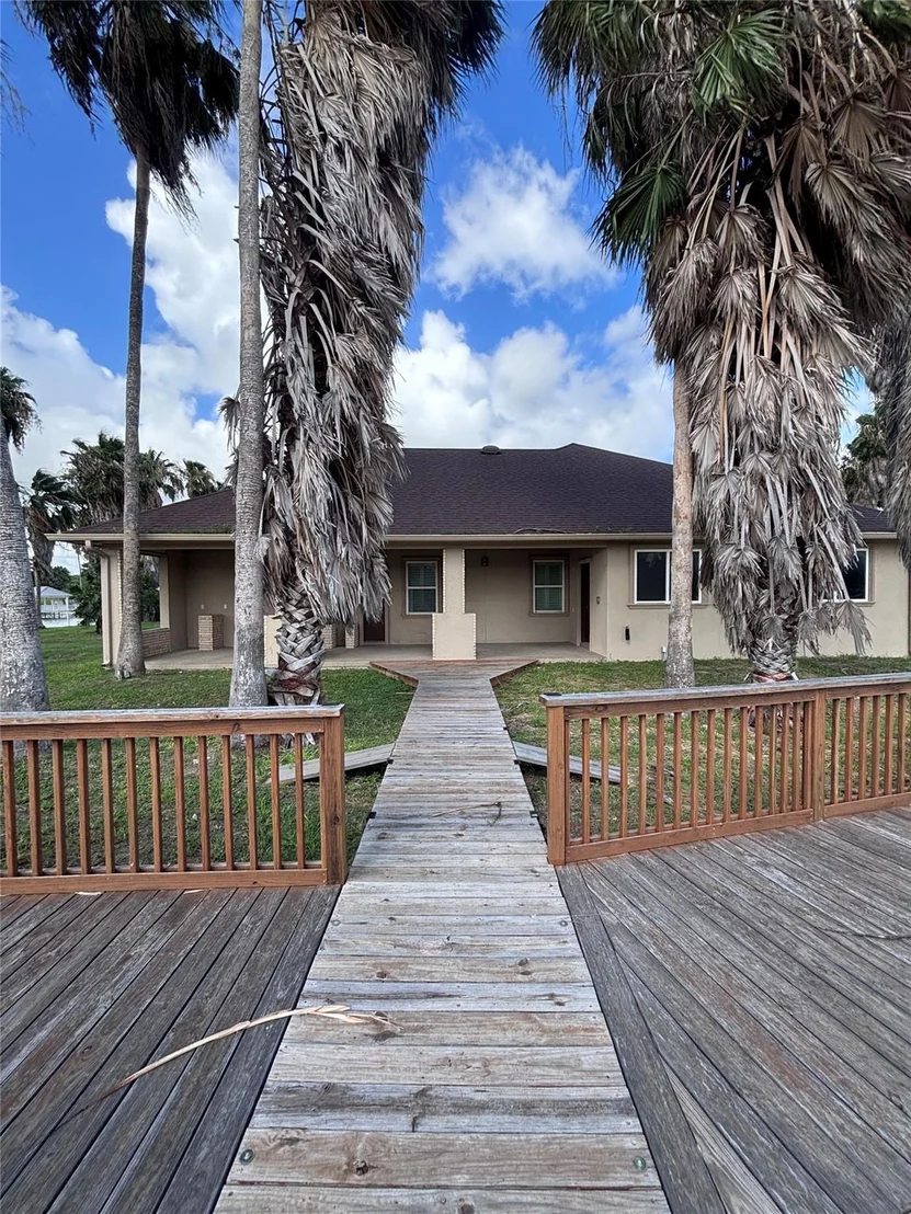 Photo of 1001 Harbor Lane