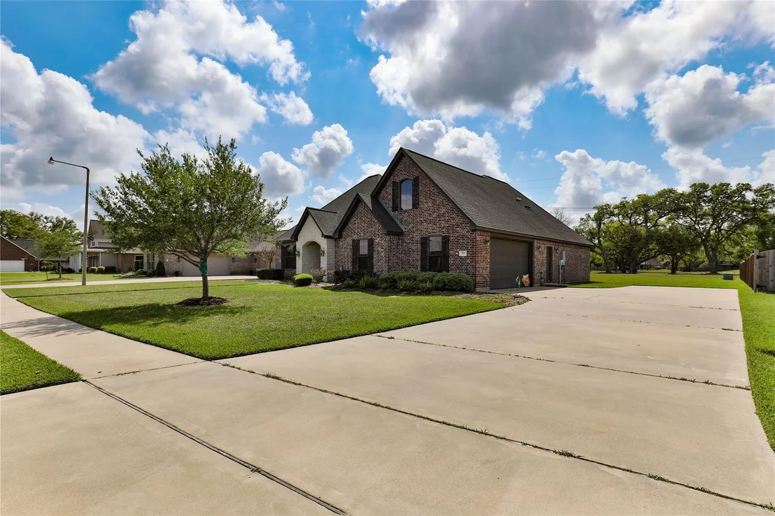 Photo of 717 Rustic Oaks Drive