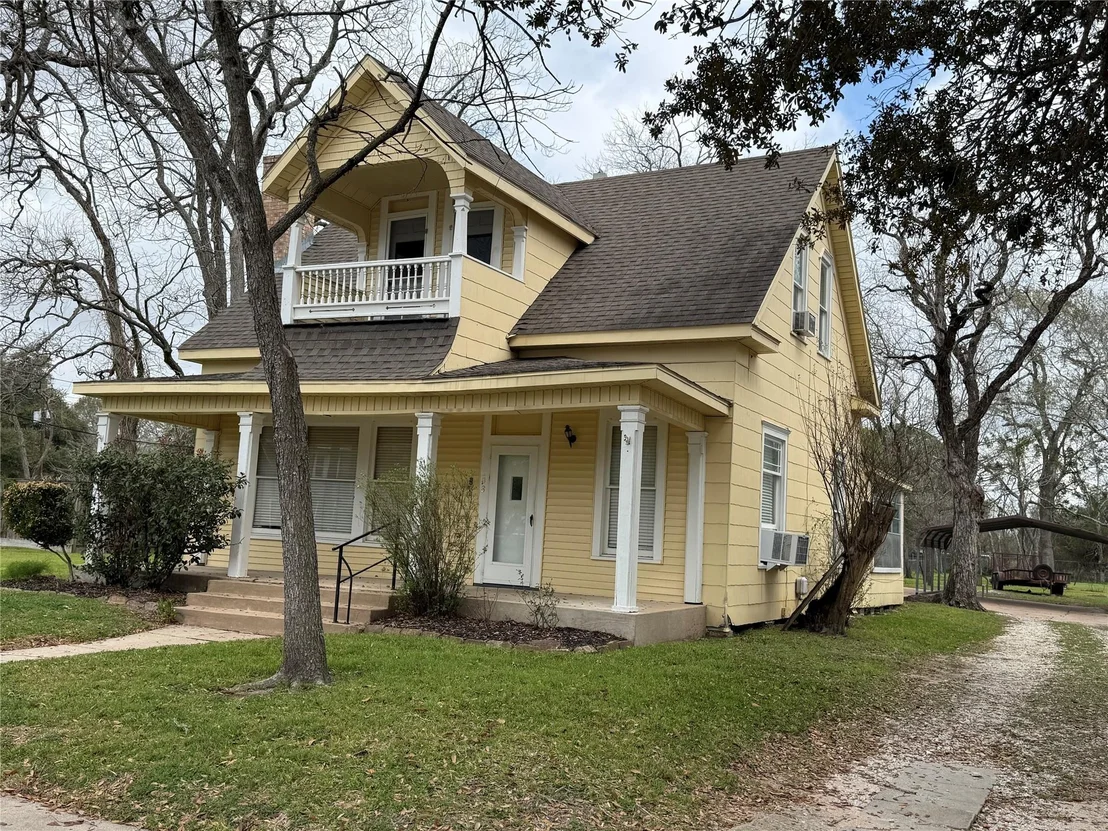 Photo of 208 E State Street