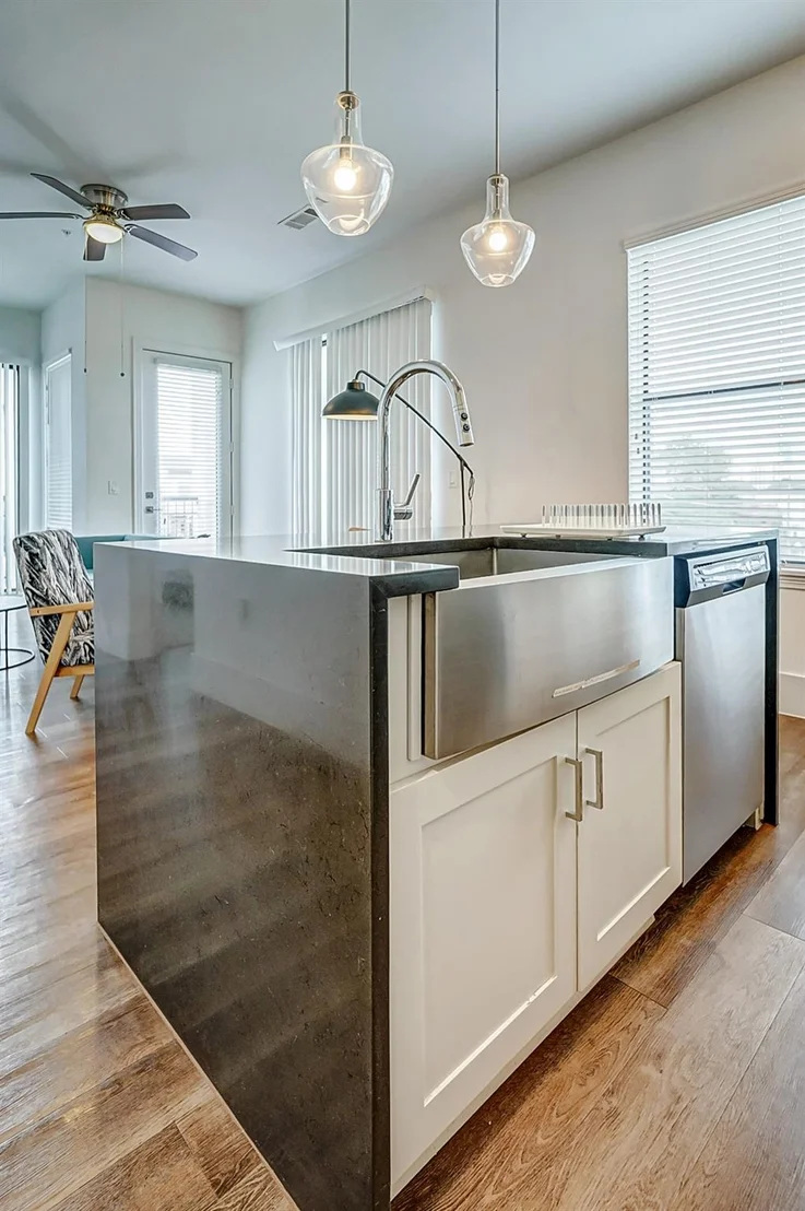 Photo of Unit 607 at 1508 Blodgett Street
