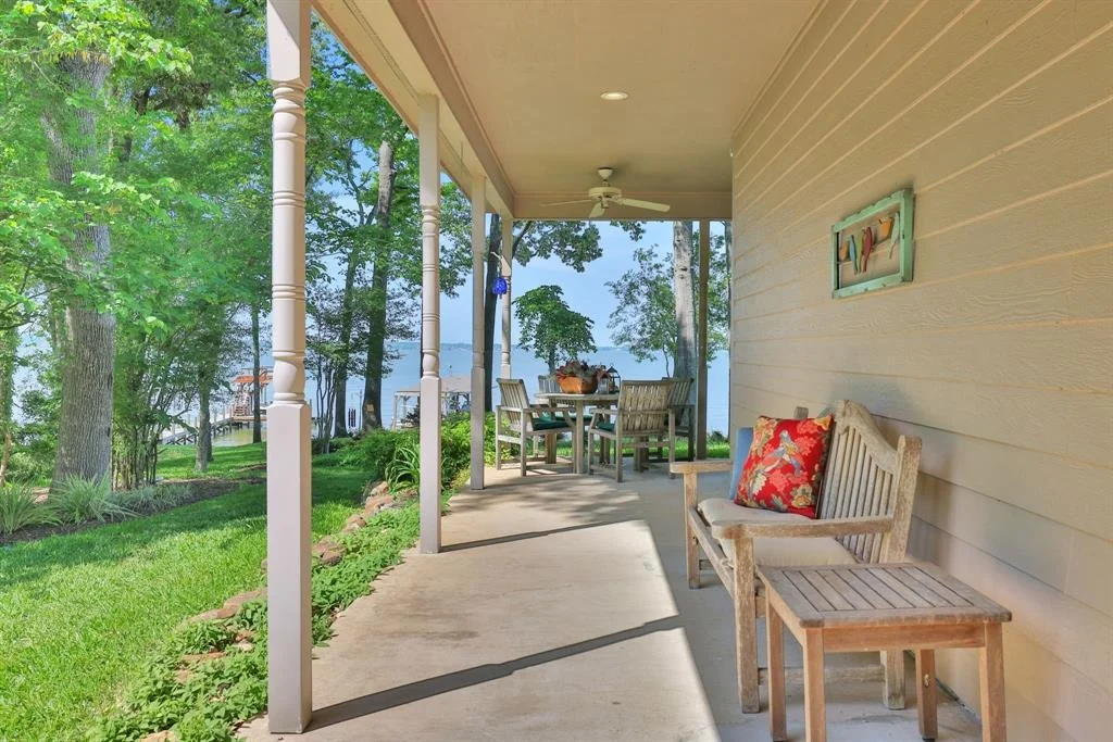 Photo of 251 Lake Oaks Boulevard
