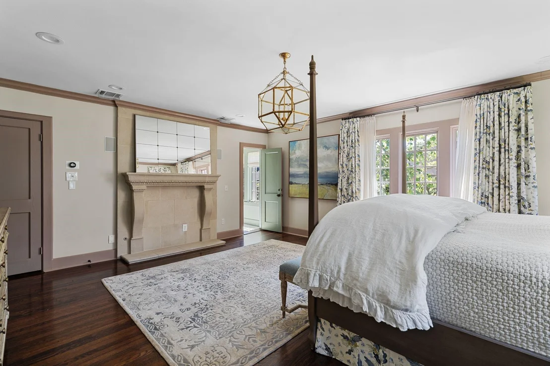 Photo of 2103 South Boulevard