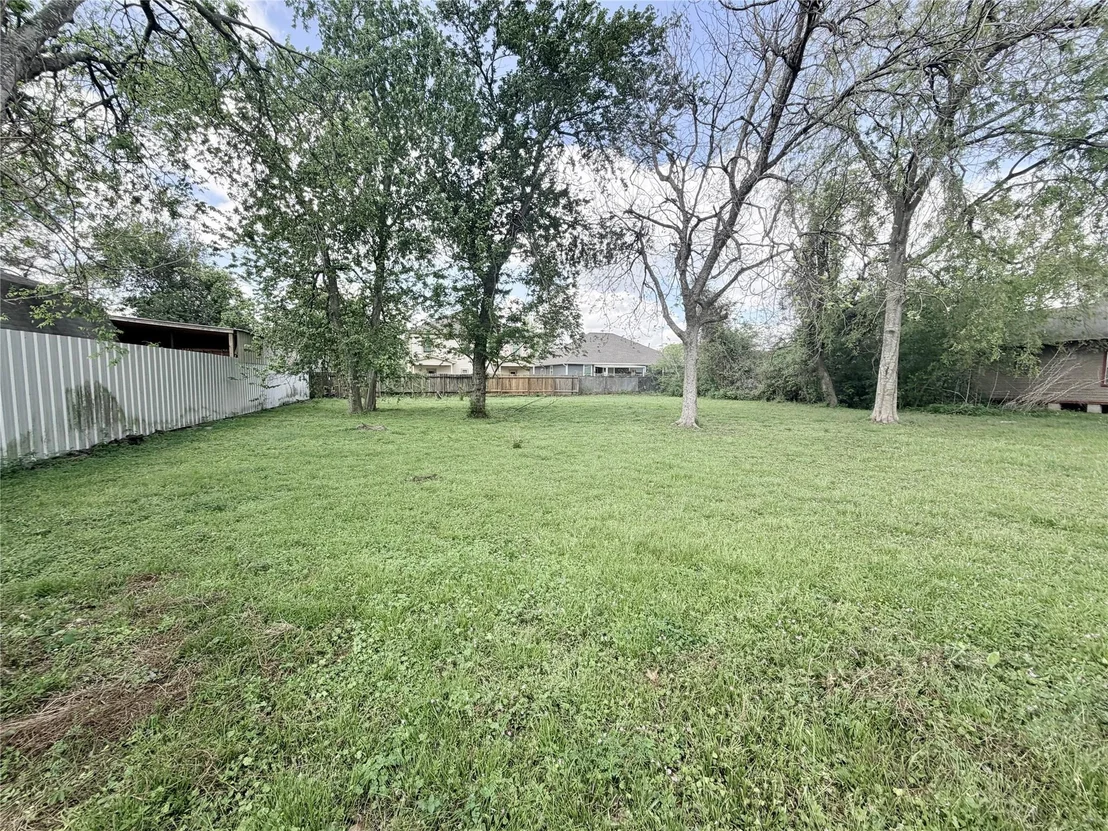 Photo of 7527 Burt Street