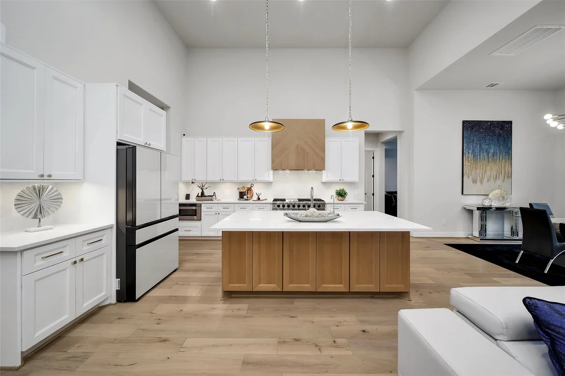 Photo of 16011 Bonjour Boulevard