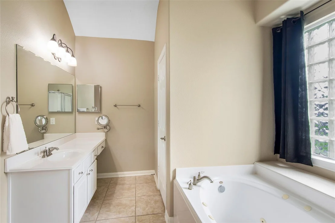 Photo of 21406 Avalon Queen Drive