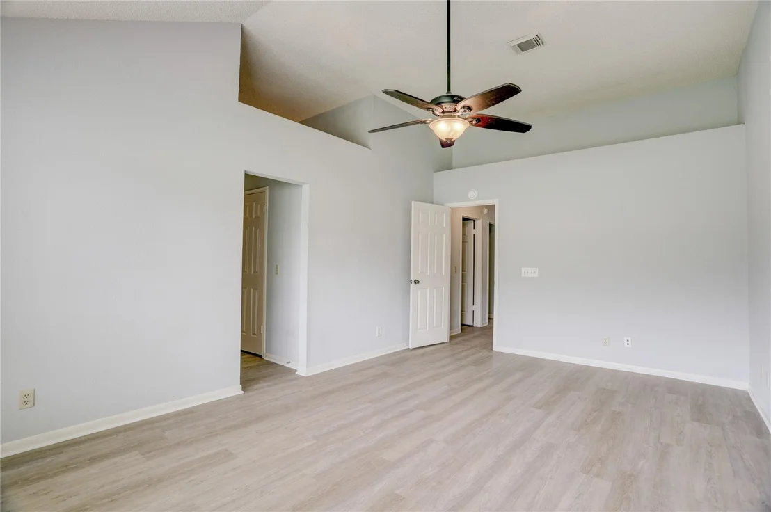 Photo of 307 E Sutton Square