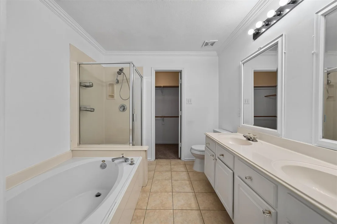 Photo of 130 S Walden Elms Circle