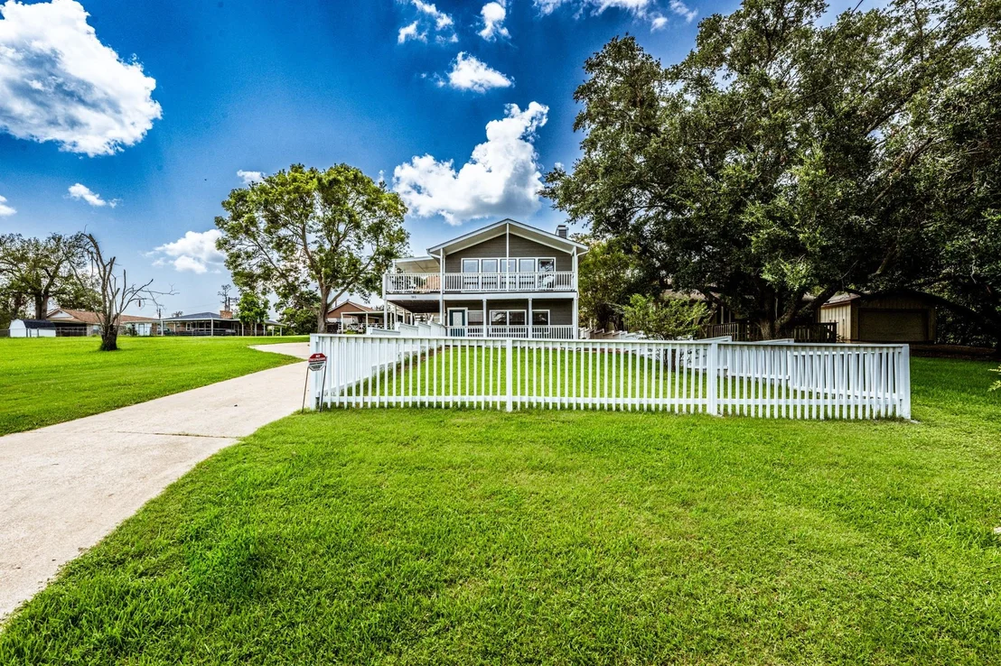 Photo of 180 W Lake Circle