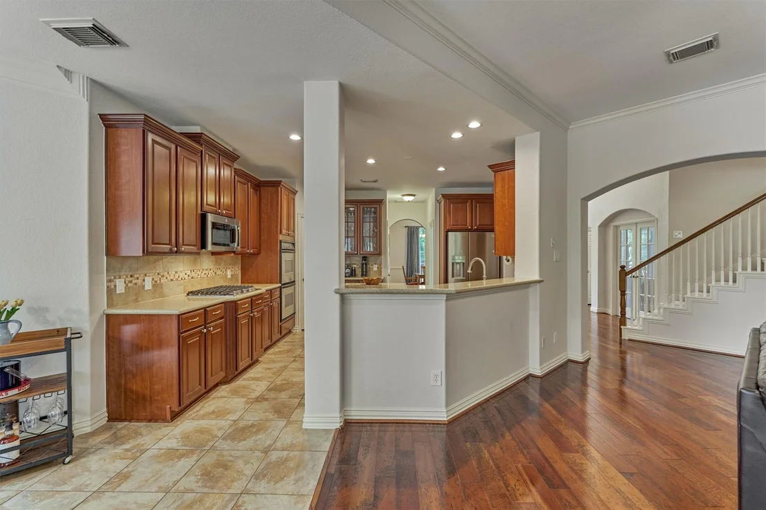 Photo of 11 N French Oaks Circle