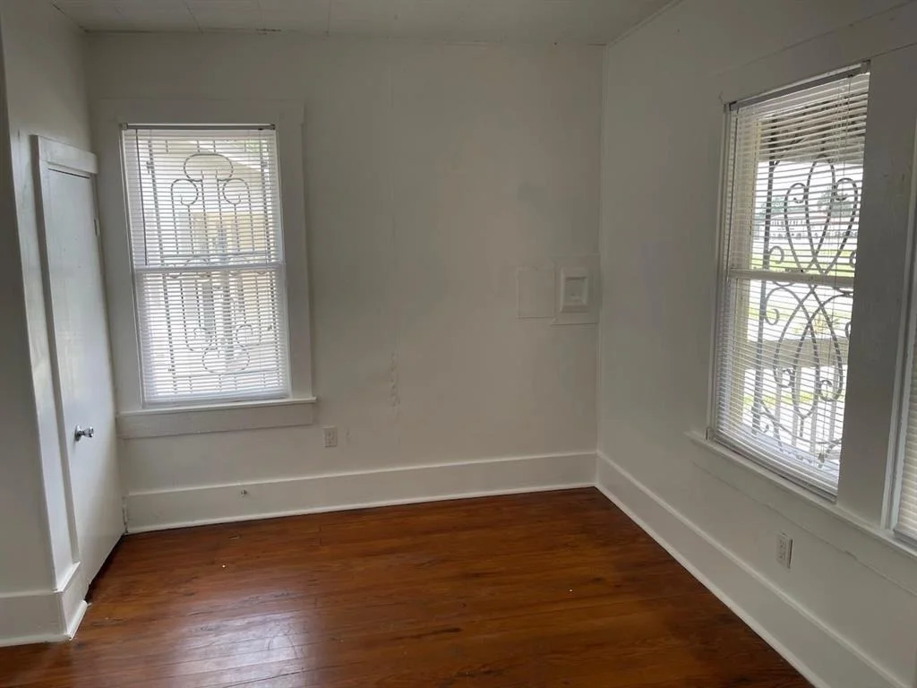 Photo of 709 N Loop