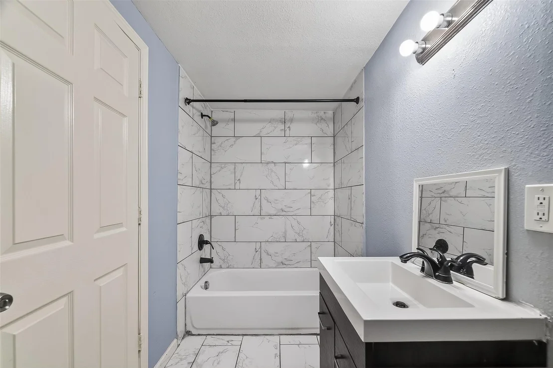 Photo of 6022 Lyndhurst Drive