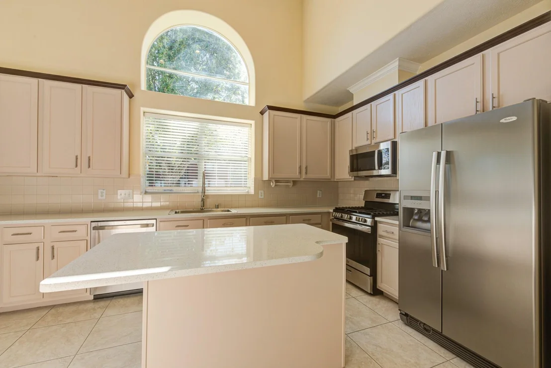 Photo of 18418 Lakeview Circle