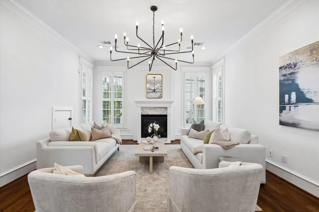 Photo of 705 W 9th Street