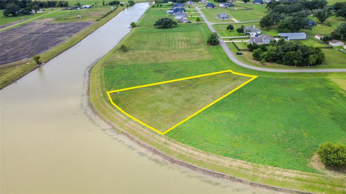 Photo of 1302 Lakeland Circle