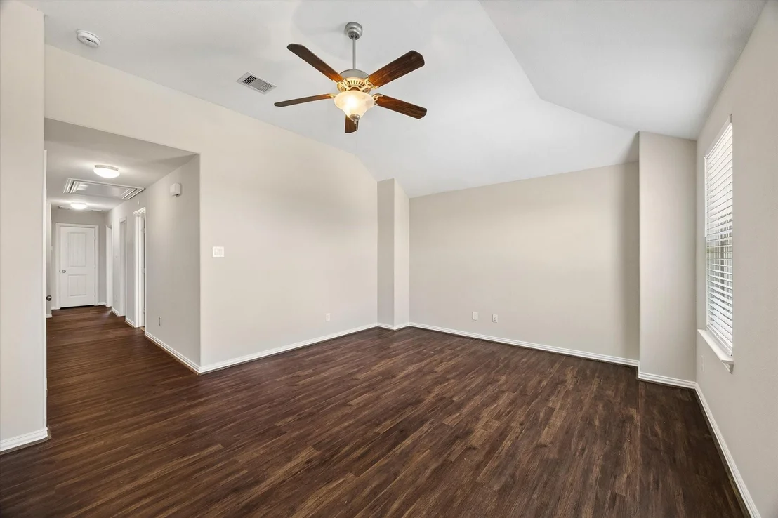 Photo of 660 Oak Circle Drive E