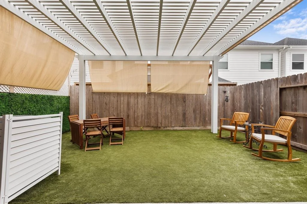 Photo of 5244 Larkin Street