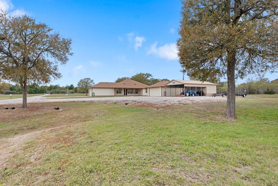Photo of 1635 Lakeview Drive
