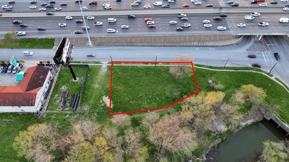 Photo of 2636 North Freeway