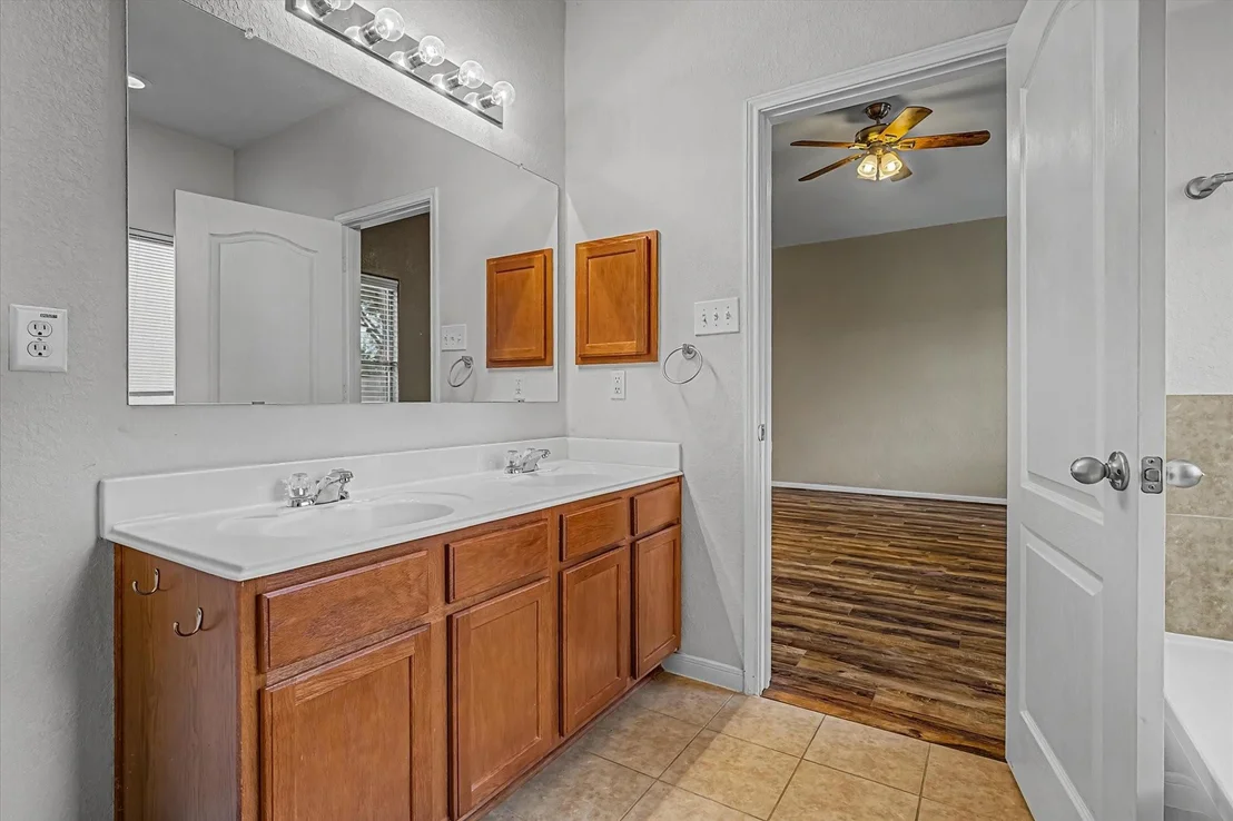 Photo of 630 W Newport Bend