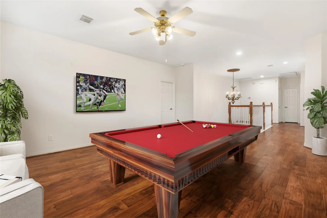 Photo of 187 E Lansdowne Circle