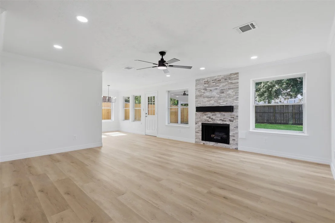Photo of 4823 Meadowglen Drive