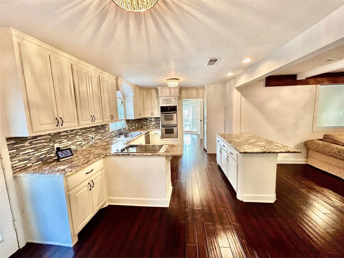 Photo of 823 Wycliffe Drive