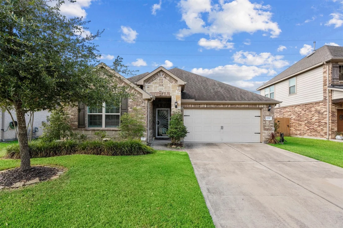 Photo of 4380 Imperial Gardens Drive