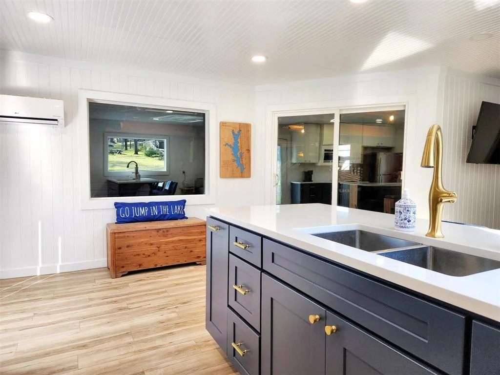 Photo of 15490 Lakeside Drive