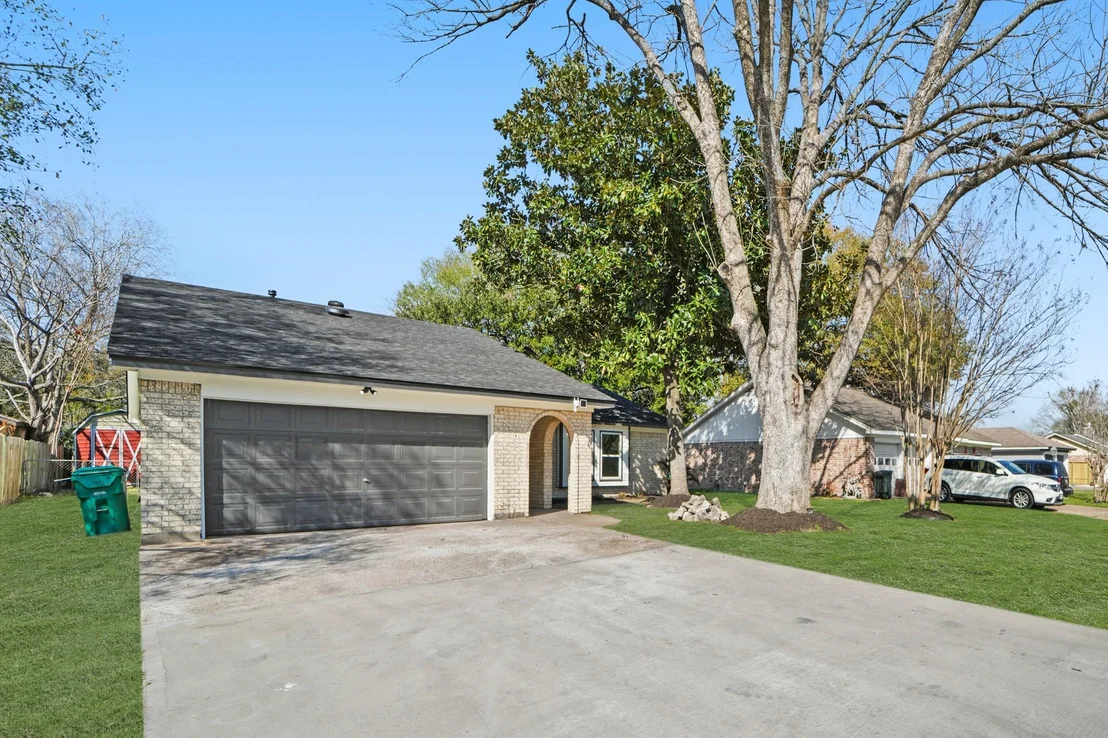 Photo of 13102 Maxim Drive