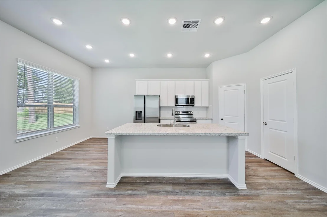 Photo of 1410 Glenoaks Drive