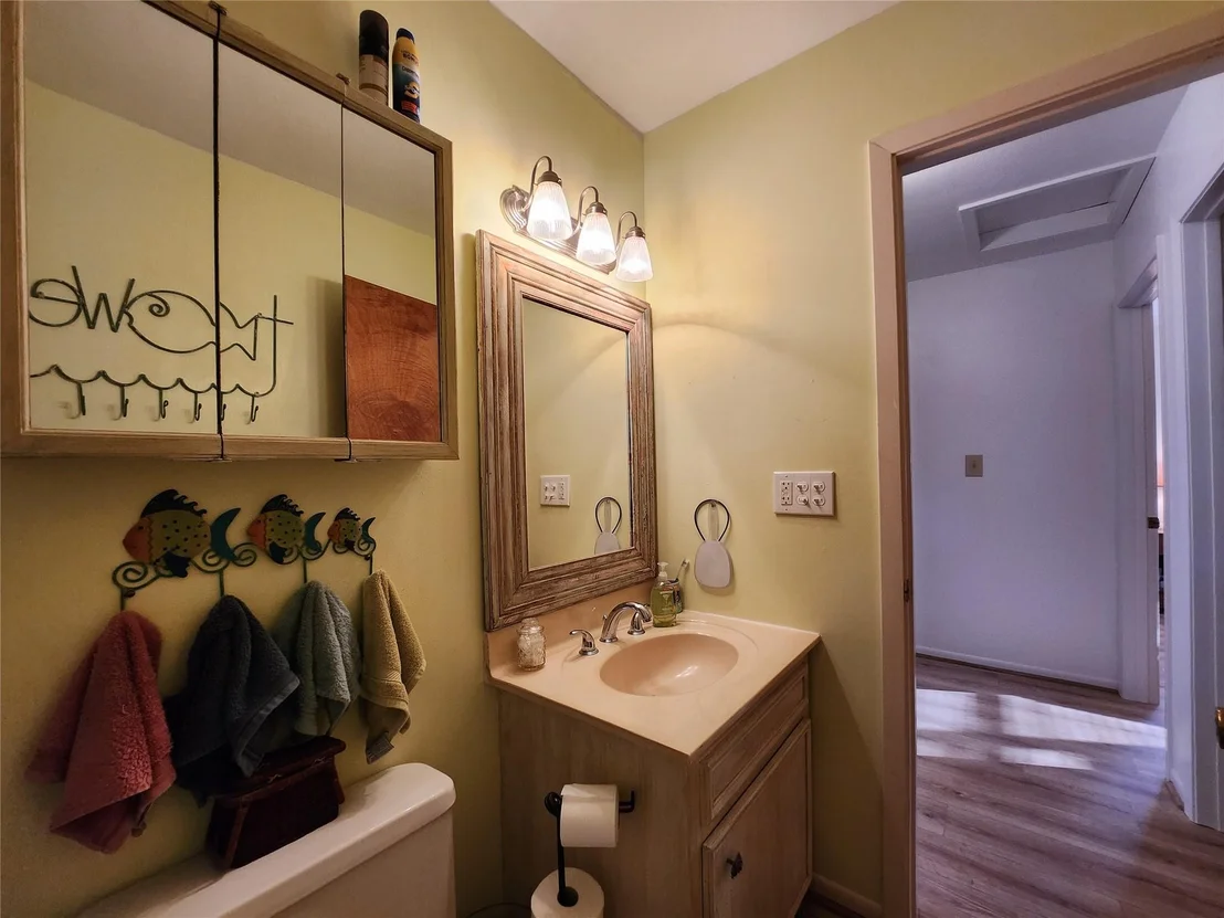 Photo of 2182 W Bayshore Drive