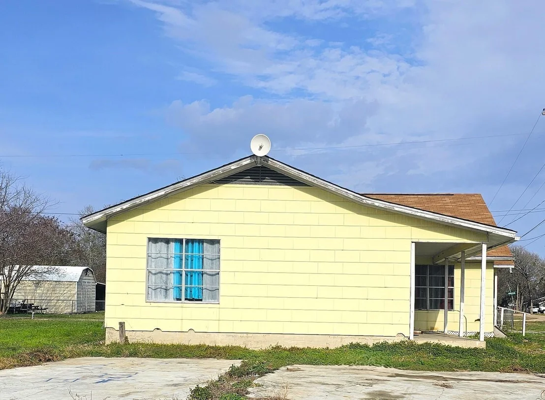 Photo of 302 Southern Oaks Drive