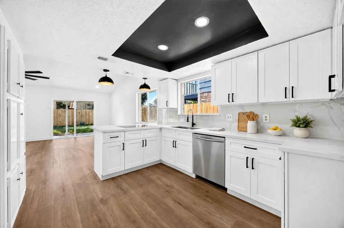 Photo of 8515 Rivercross Road
