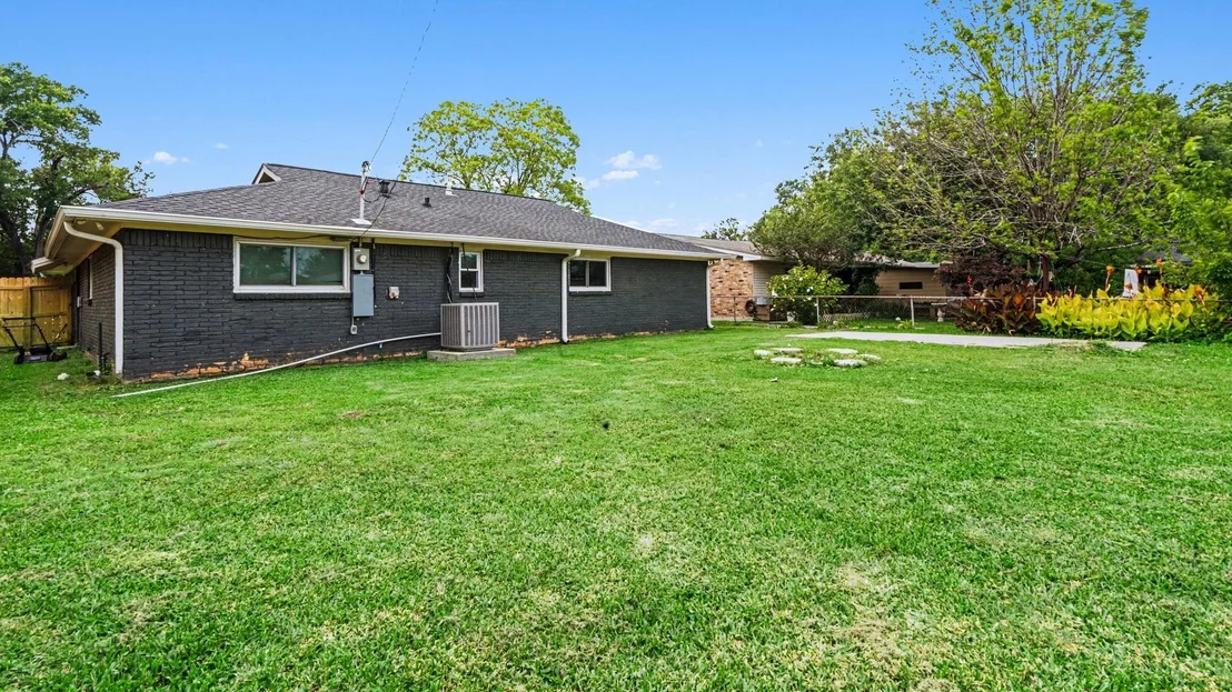 Photo of 5318 Hemlock Drive