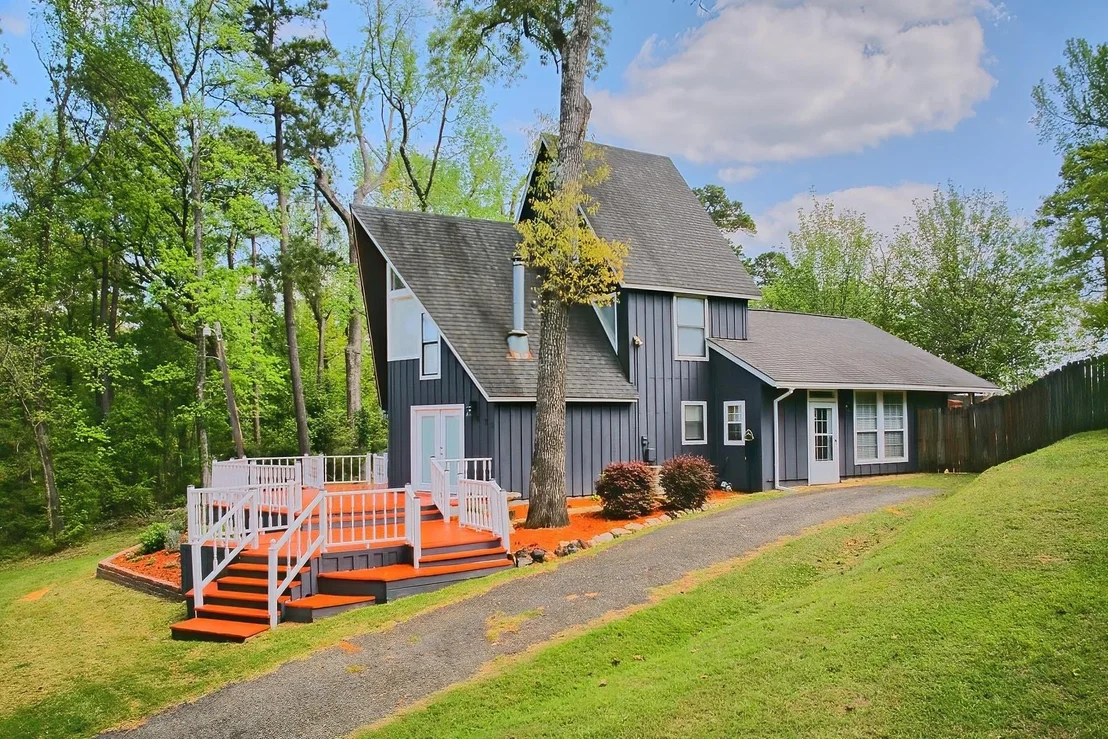 Photo of 670 Cedar Crest Circle