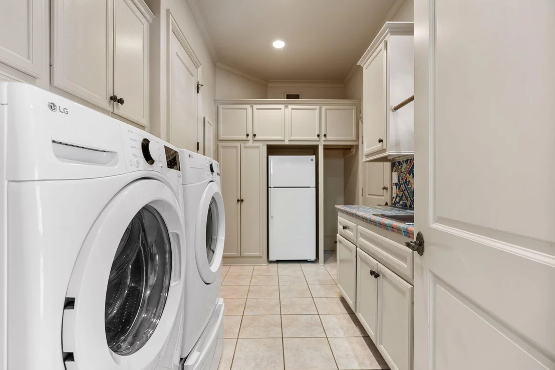 Photo of 835 Echo Lane