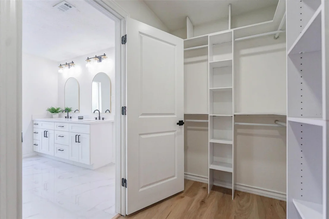 Photo of 11618 Lakeside Place Drive