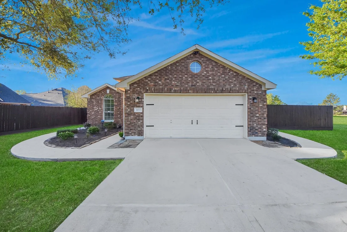 Photo of 6115 Pine Lakes Drive