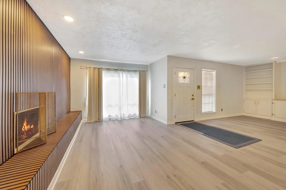 Photo of 910 Beachcomber Lane