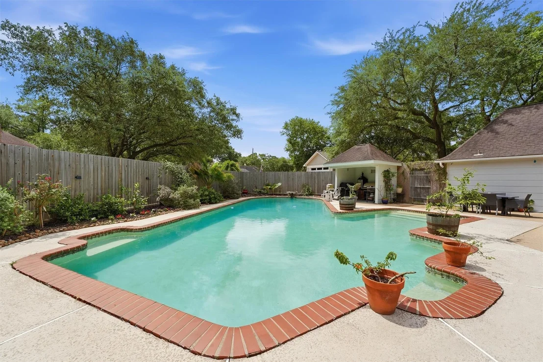 Photo of 615 Brenwick Court