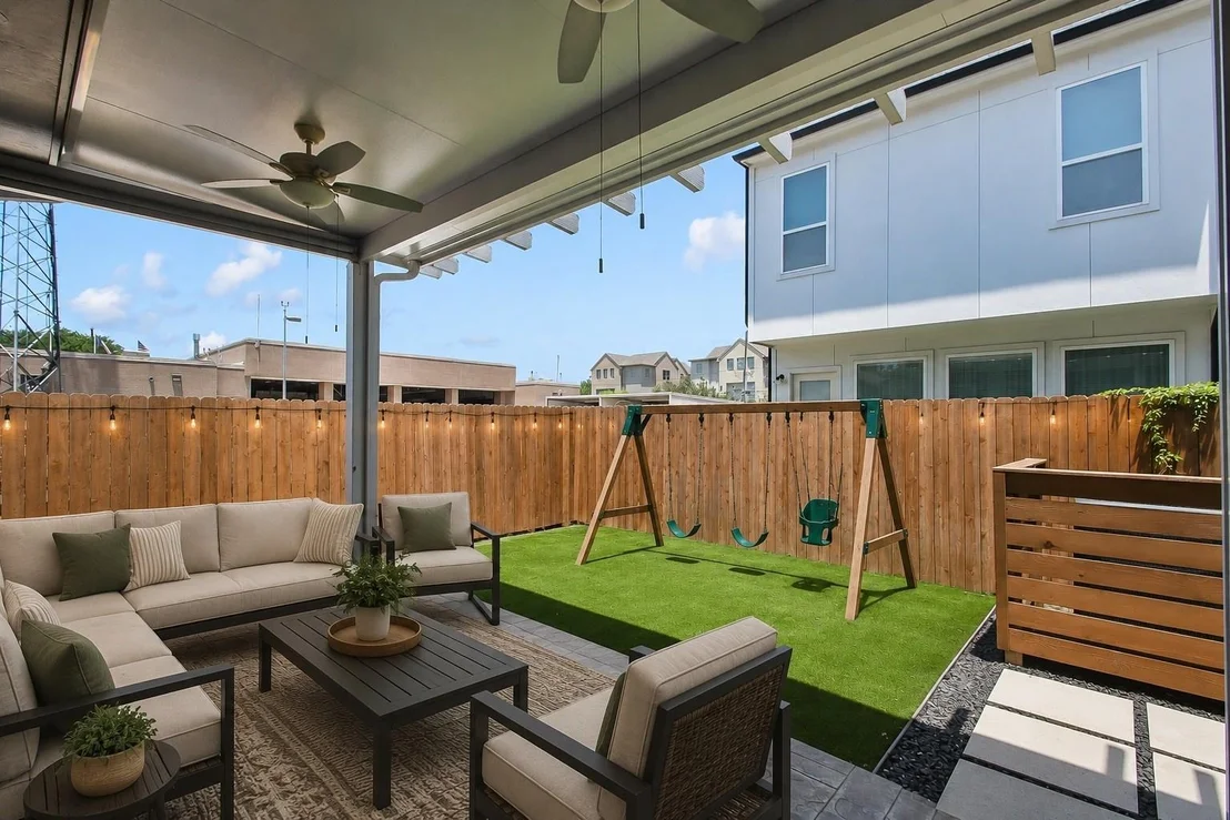 Photo of 5328 Larkin Street