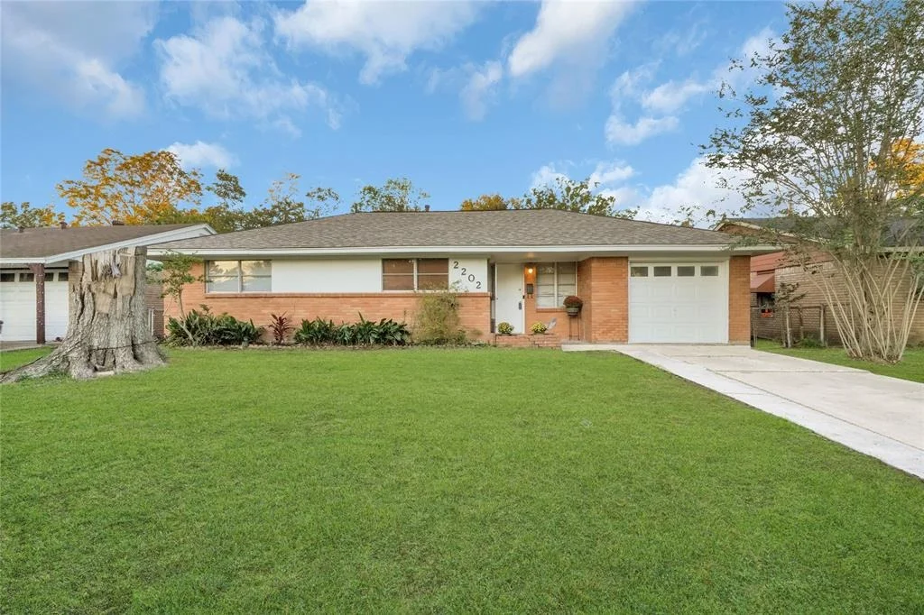 Photo of 2202 Walnut Lane