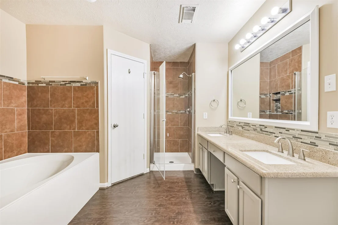 Photo of 2415 Fox River Lane