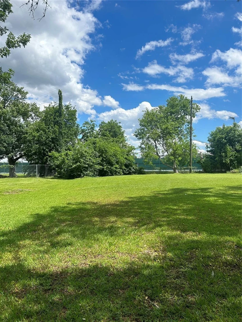 Photo of 8700 Valley View Lane
