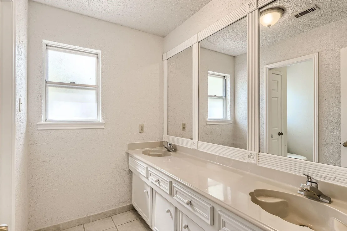 Photo of 19527 Enchanted Oaks Drive