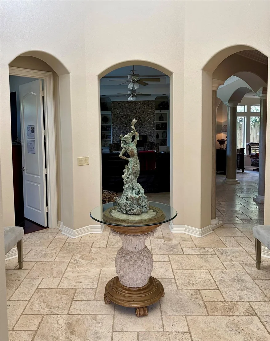 Photo of 537 Villa Drive