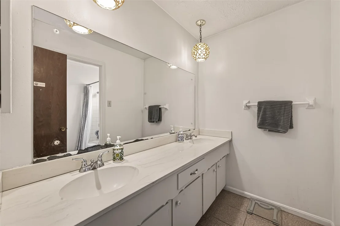 Photo of 9235 Sharpview Drive