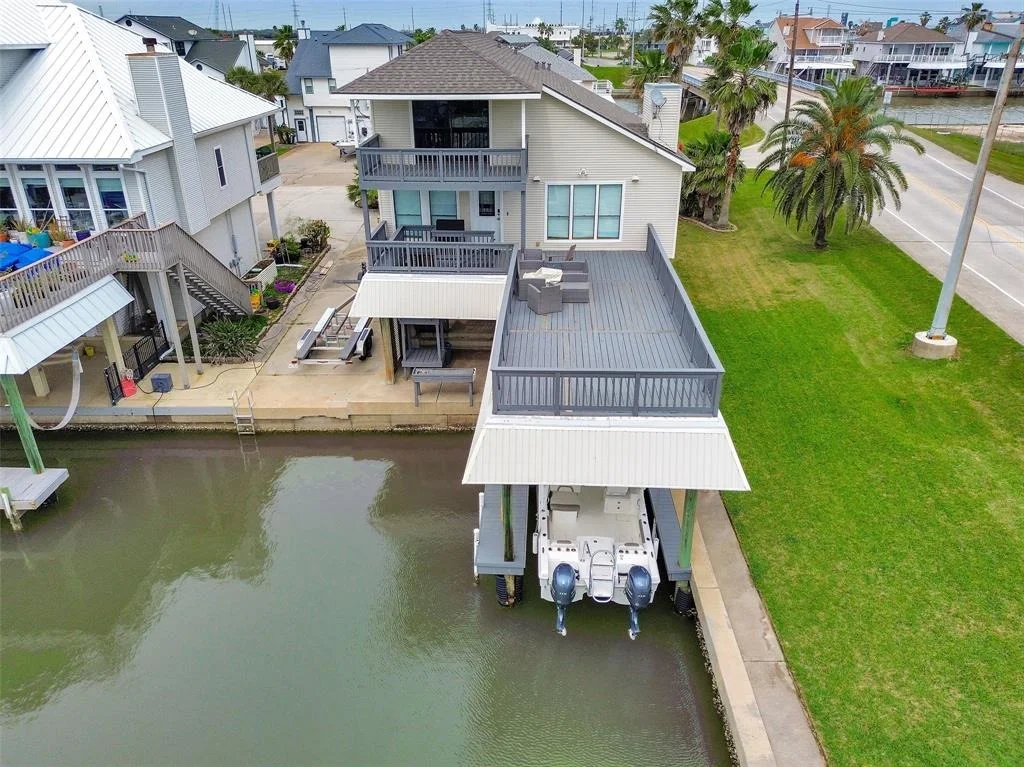 Photo of 301 Commander Drive